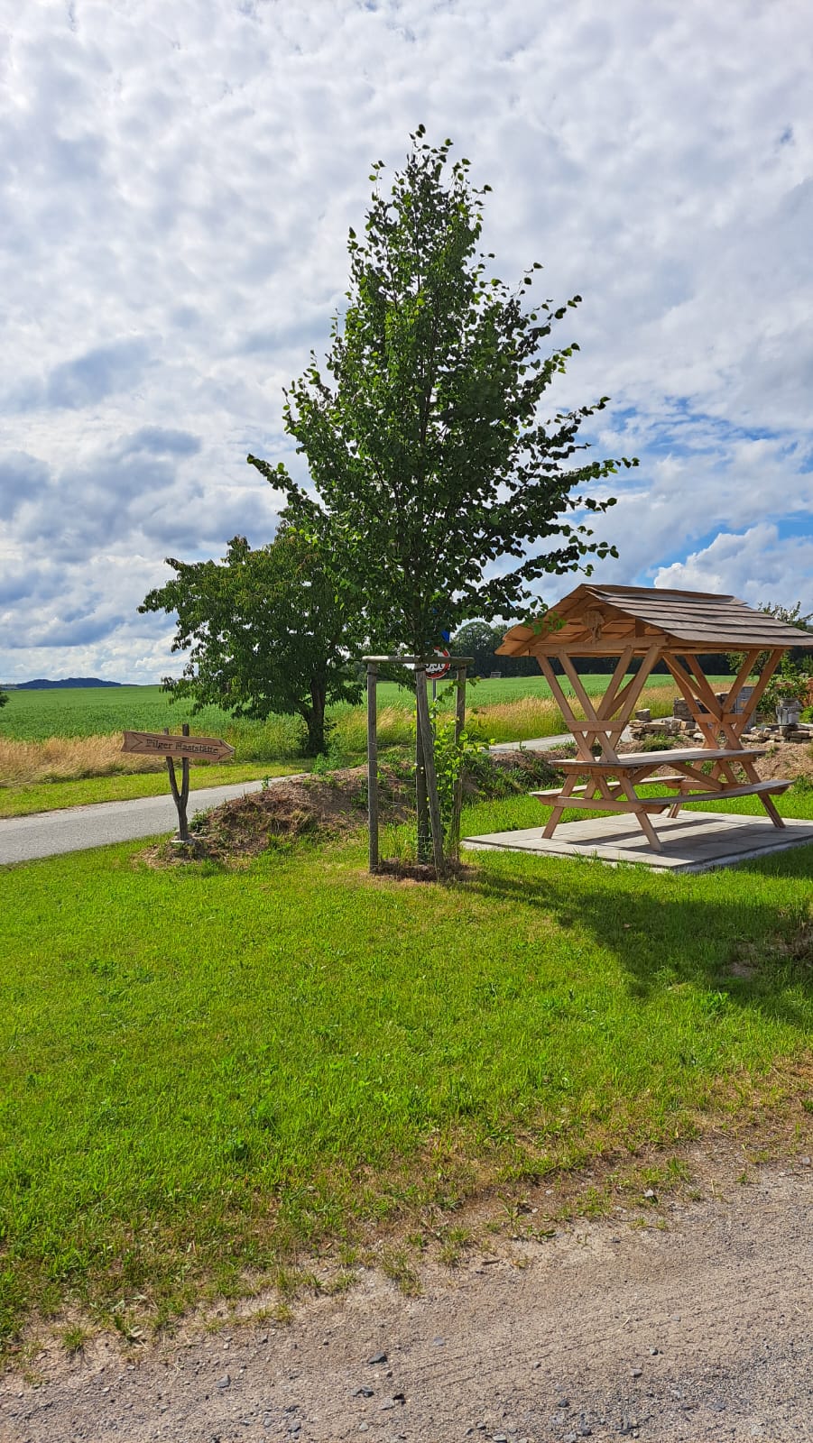 Putniska ławka w Serbskich Pazlicach 2024 06 Pilgerbank Wendischbaselitz