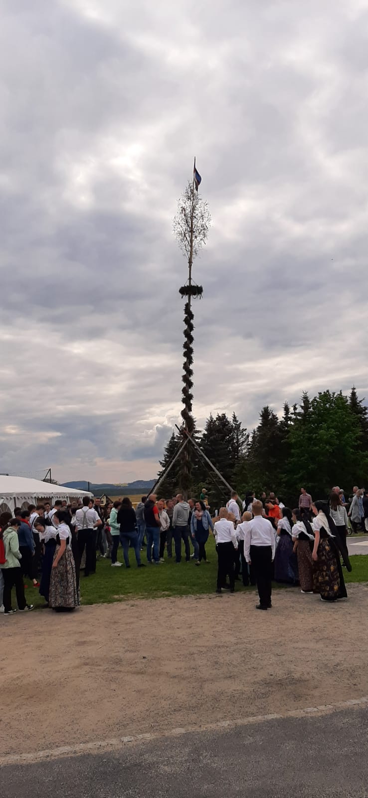 2023 05 14 Maibaumwerfen Wendischbaselitz Tanz